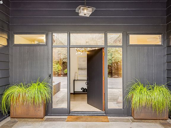 3rd image of 400 NW Miller Rd