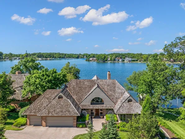 3322 S Shore Cir, West Bloomfield, MI 48323