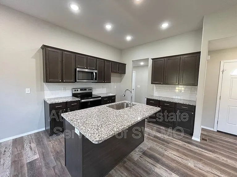 353 Rabbit Run St — Photo 3