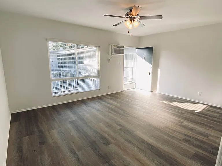 13860 Burbank Blvd — Photo 19