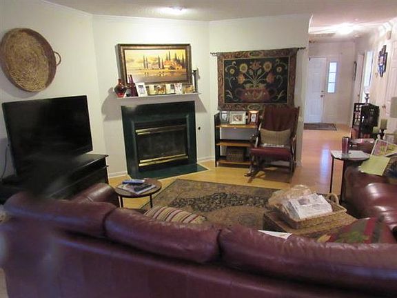 5th image of 2028 Locarno Dr