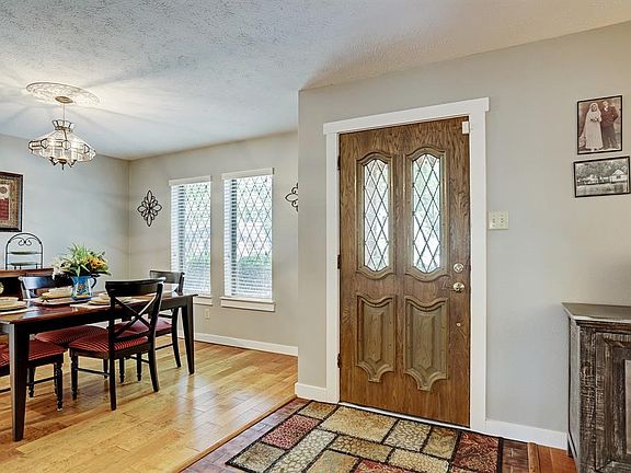4th image of 2723 Silver Falls Dr