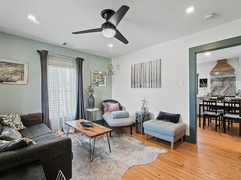 207 S Main St — Photo 1