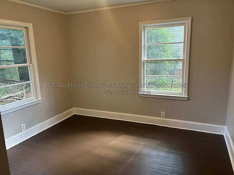 135 Lang St — Photo 4