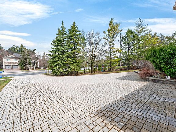 3rd image of 385 Calvert Rd