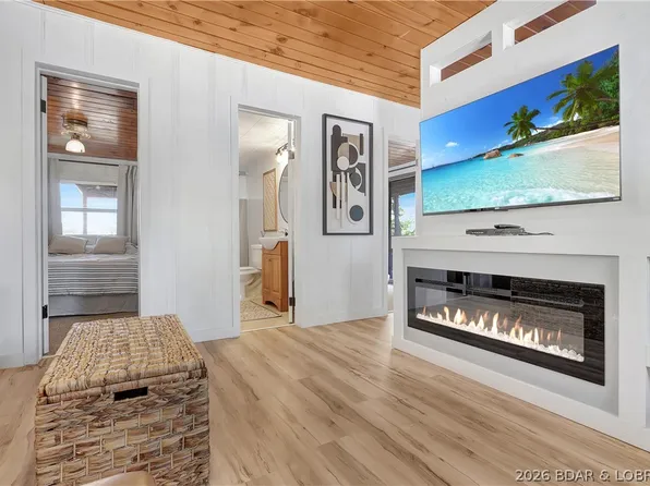 64 White Rock Ln, Sunrise Beach, MO 65079