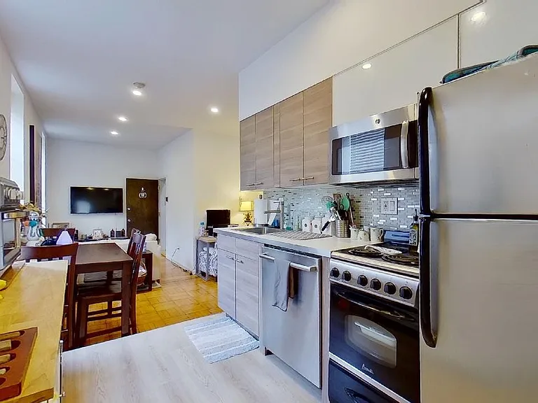 834 Hudson St #1C — Photo 3