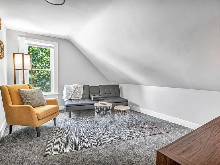 1029 Logan Ave #UPPER — Photo 9