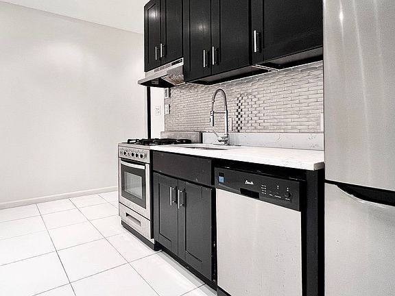 3rd image of 342 Manhattan Ave #41