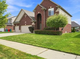 55586 Snead Dr, Macomb, MI 48042
