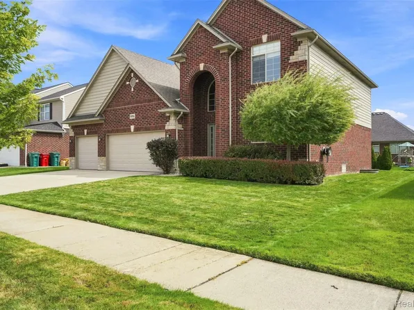 55586 Snead Dr, Macomb, MI 48042