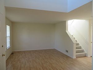 5th image of 414 Wellington Ct