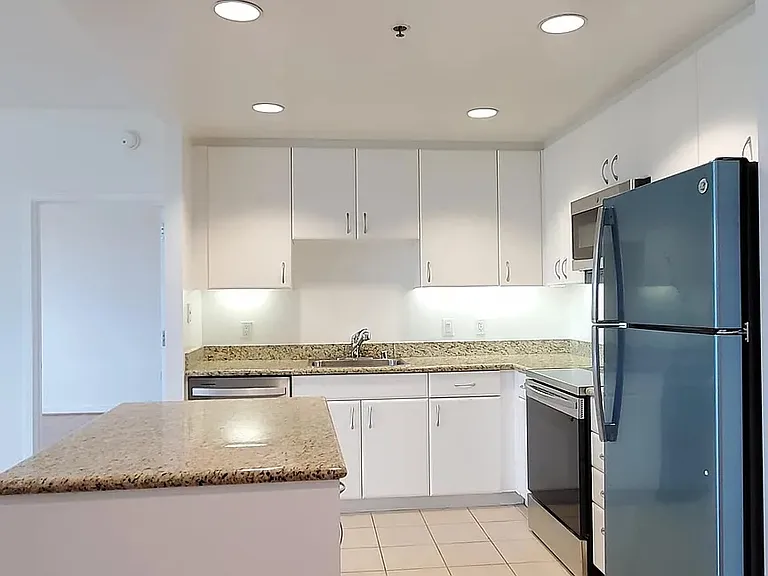 260 King St #673 — Photo 3