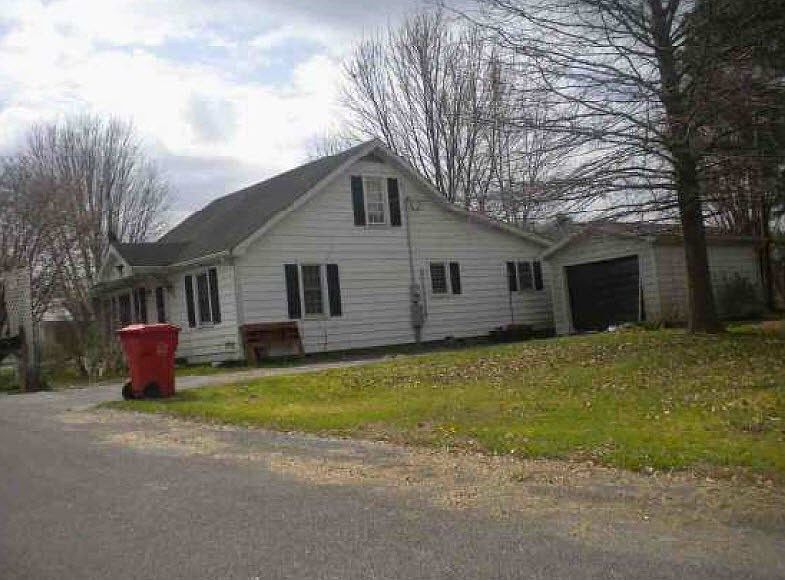 2nd image of 902 Duke St