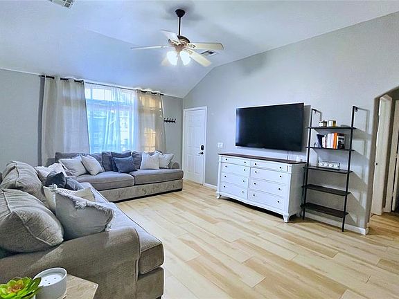 4th image of 13228 Almond Dr