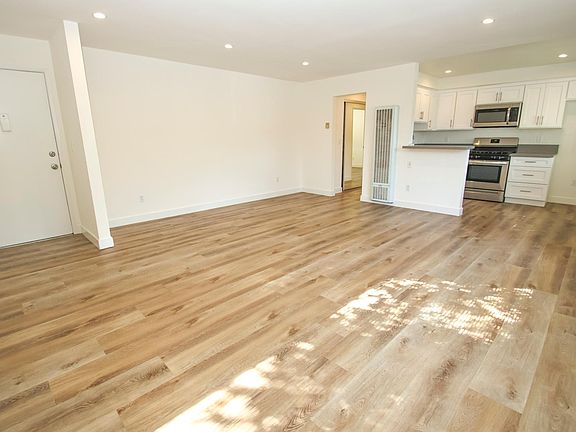 3rd image of 5306 Cahuenga Blvd APT 1