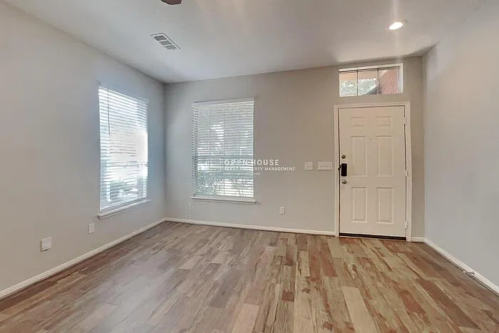 3 bed, 2.0 bath, 1534 sqft, $1,900 — Photo 4