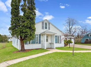 958 S 5th St, Prairie Du Chien, WI 53821