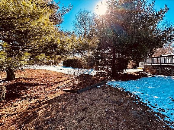 4th image of 42 Balsam Ct
