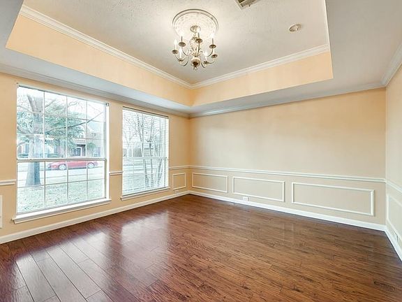 4th image of 4004 Crestwood Dr