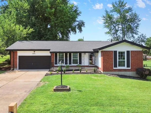 4494 Papal Dr, Florissant, MO 63033