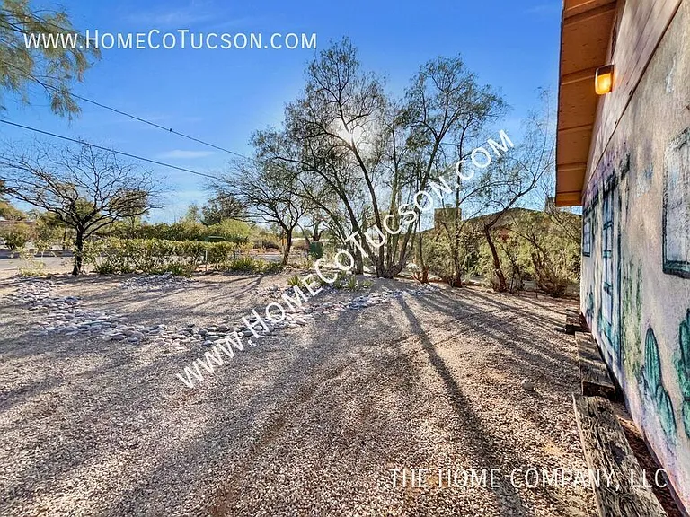 1509 E Blacklidge Dr #1 — Photo 3