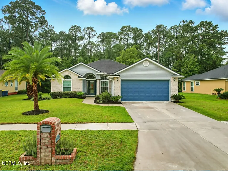 832 Heritage Lakes Dr — Photo 1