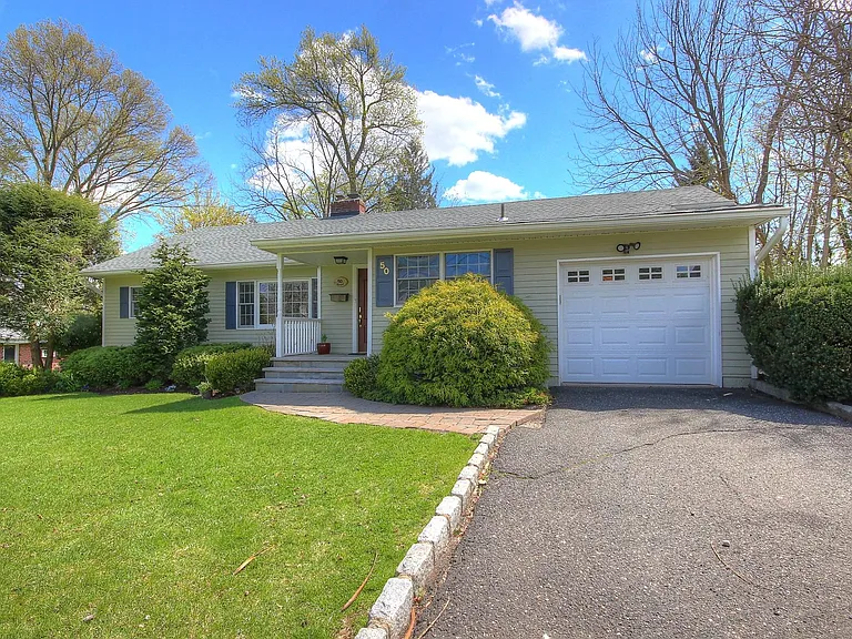 50 Woodmere Ln — Photo 25