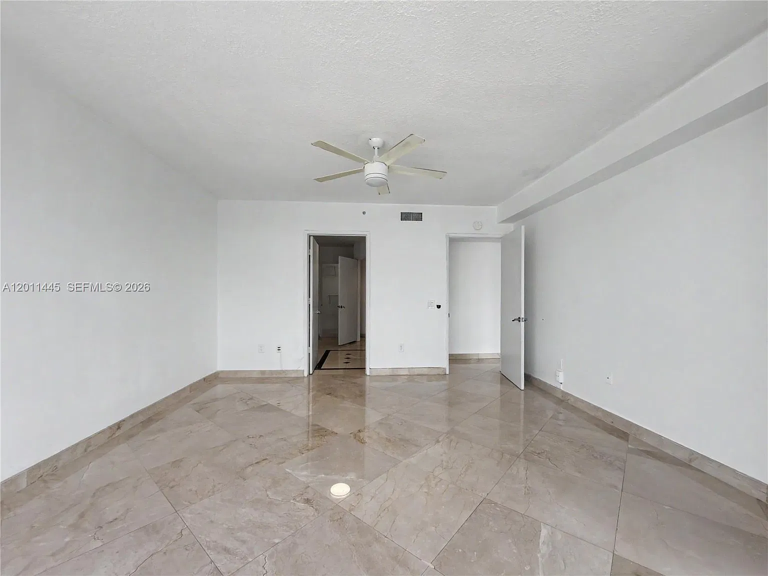 17555 Collins Ave — Photo 3