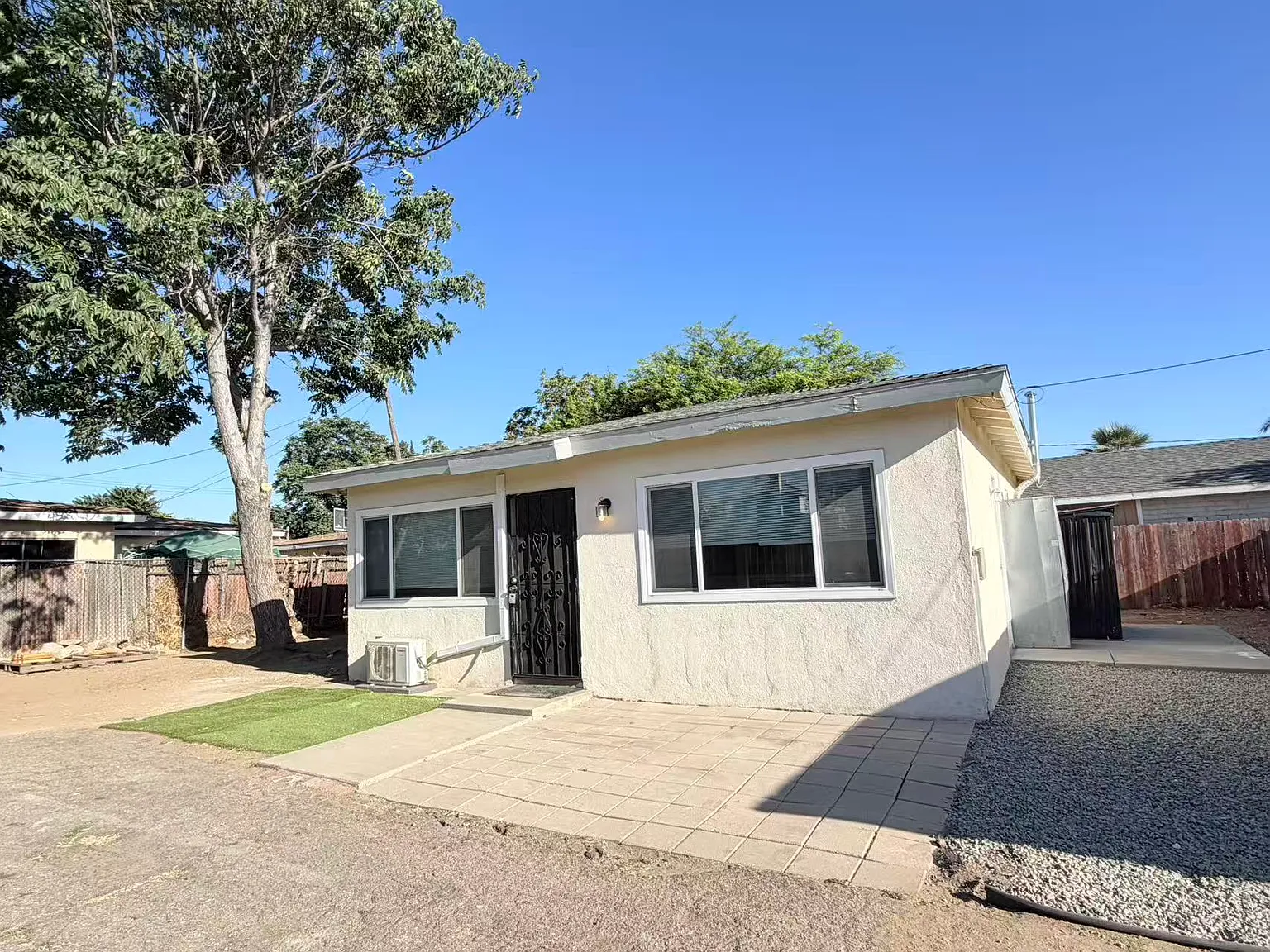 3 bed, 1039 sqft, $2,950 — Photo 2