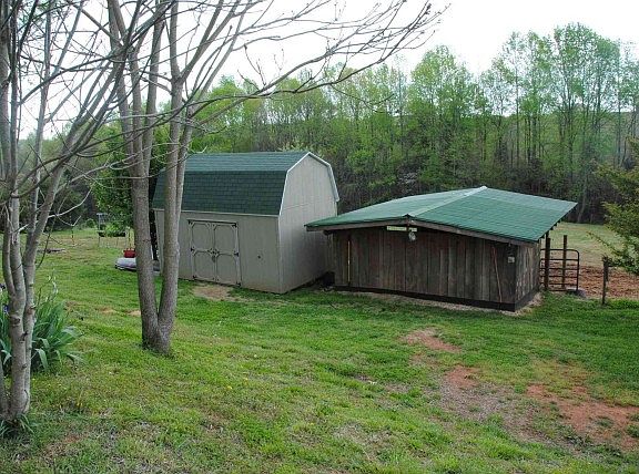 4th image of 120 Mountain Crest Dr