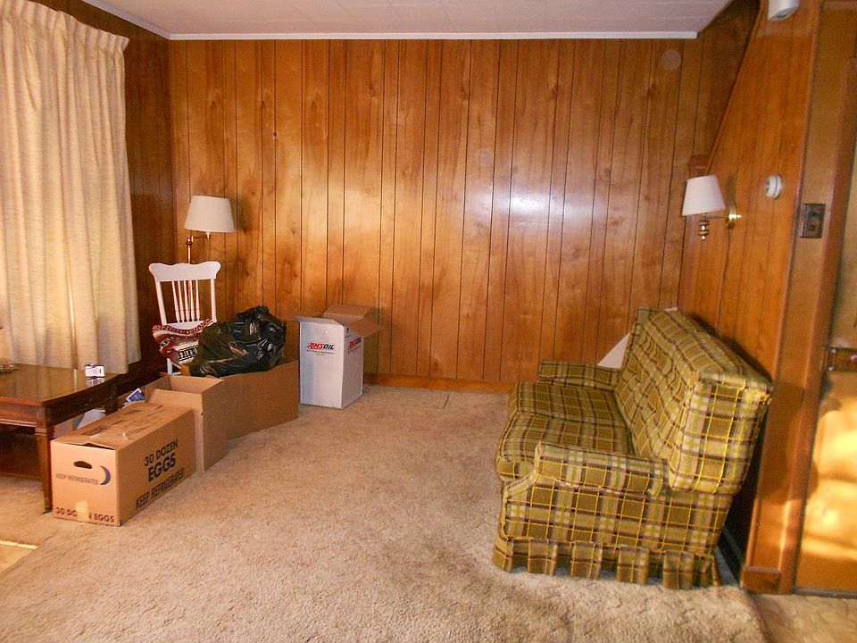 2nd image of 435 Lincoln Way E