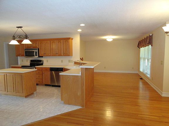 4th image of 3316 Lakewood Dr NW