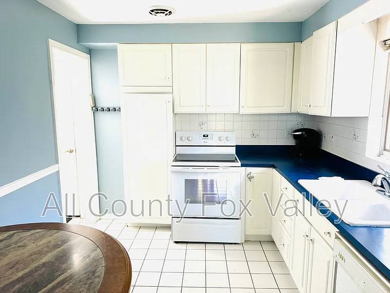 4 bed, 2.0 bath, $3,375 — Photo 4