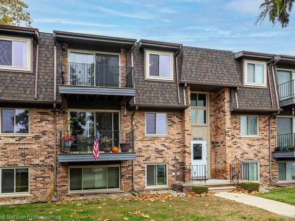 432 Riviera Dr #132, Saint Clair Shores, MI 48080