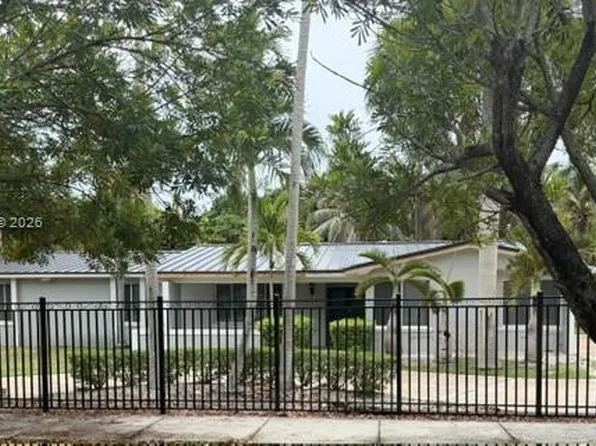 8220 SW 152nd St, Palmetto Bay, FL 33157