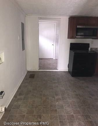 3rd image of 271 E Caven St