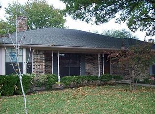 609 Royal Oaks Dr, Garland, TX