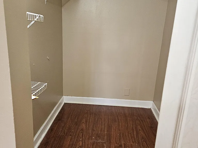 300 Village Green Cir #114 — Photo 8