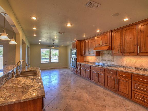 4th image of 260 Braeburn Cir