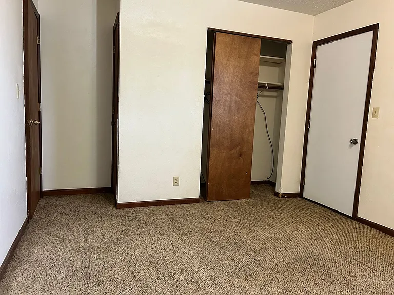 903 Windwood Dr #D — Photo 7