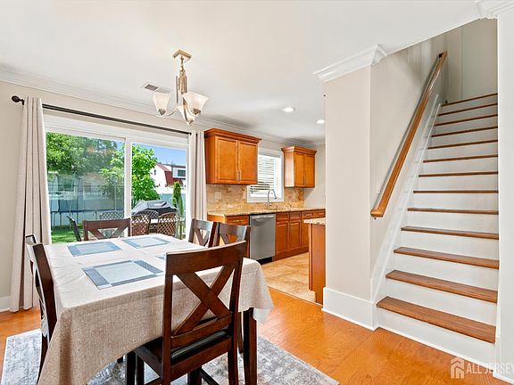 5th image of 110 W Francis St