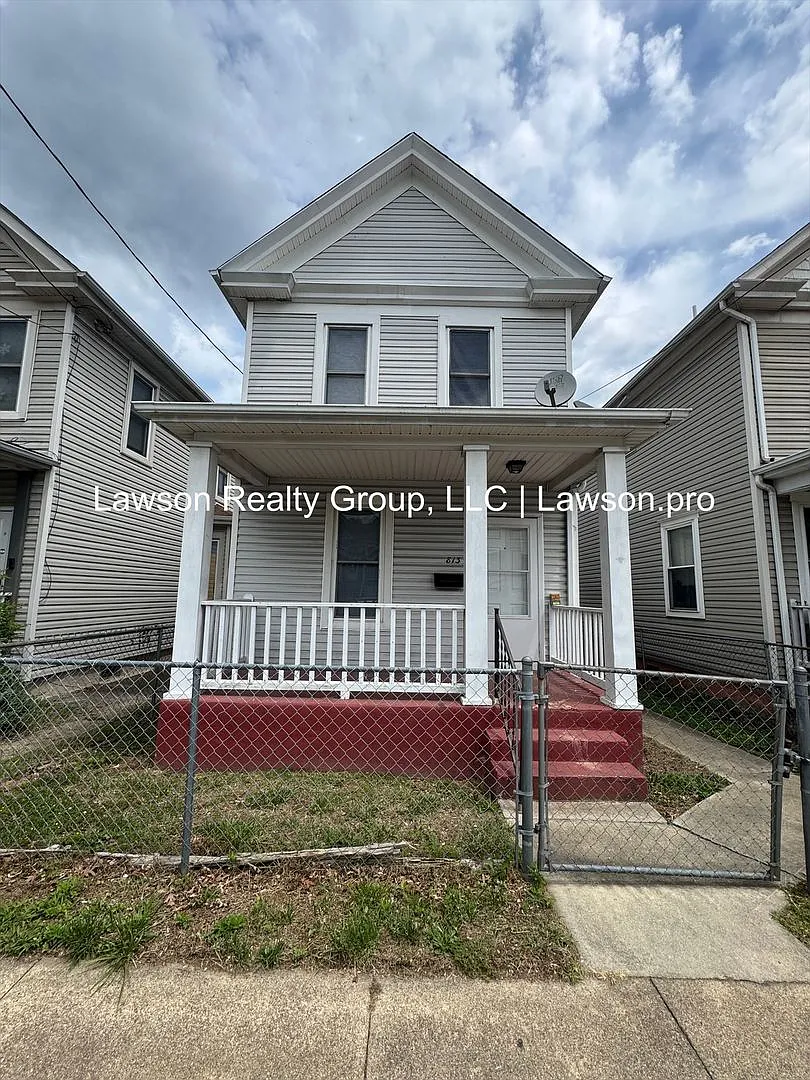 Newly Updated House with Fenced Yard — Photo 4