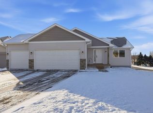 1101 Farmers Ln, Belle Plaine, MN 56011