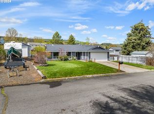 704 Highland Dr, La Grande, OR 97850