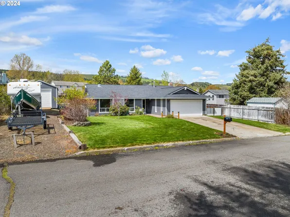 704 Highland Dr, La Grande, OR 97850