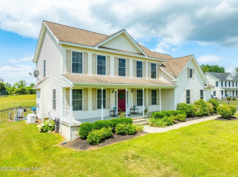 3rd image of 7 Sandcherry Hill