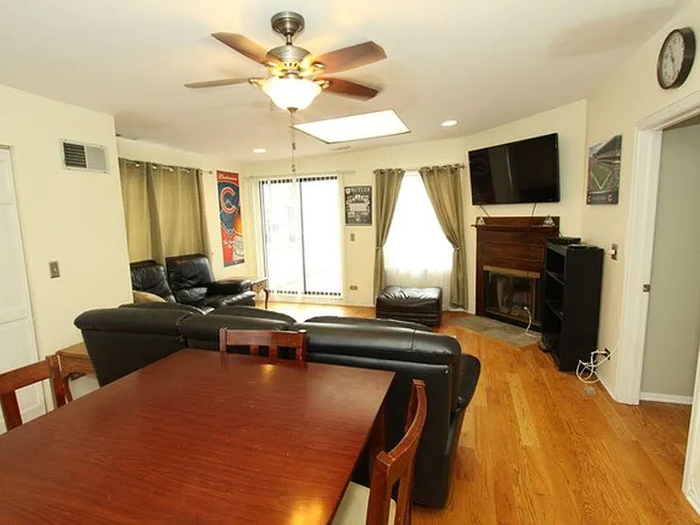 2643 N Southport Ave #E — Photo 2
