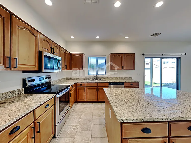 17238 W Maui Ln — Photo 3