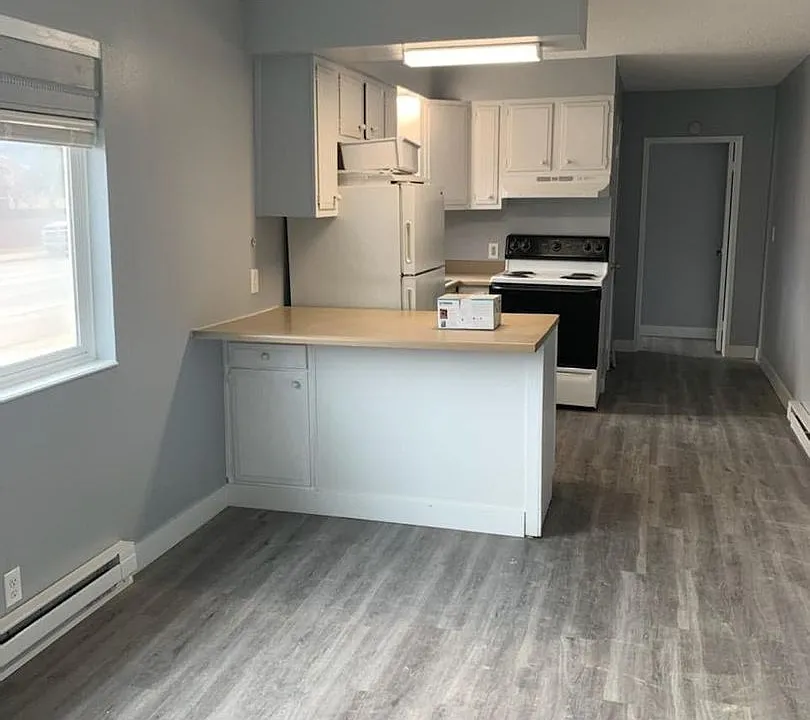 202 7th Ave W